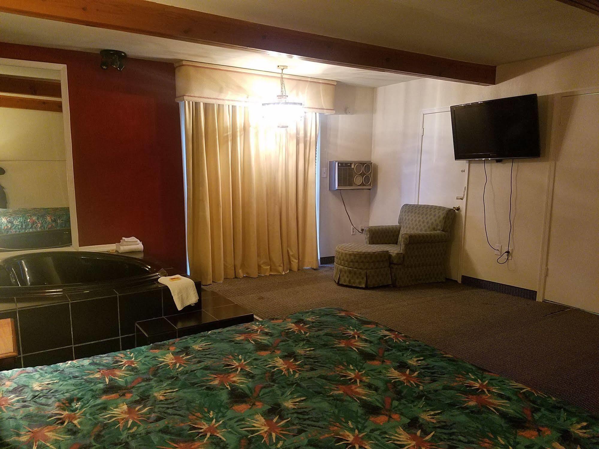 Maplehurst Motel Tunkhannock エクステリア 写真